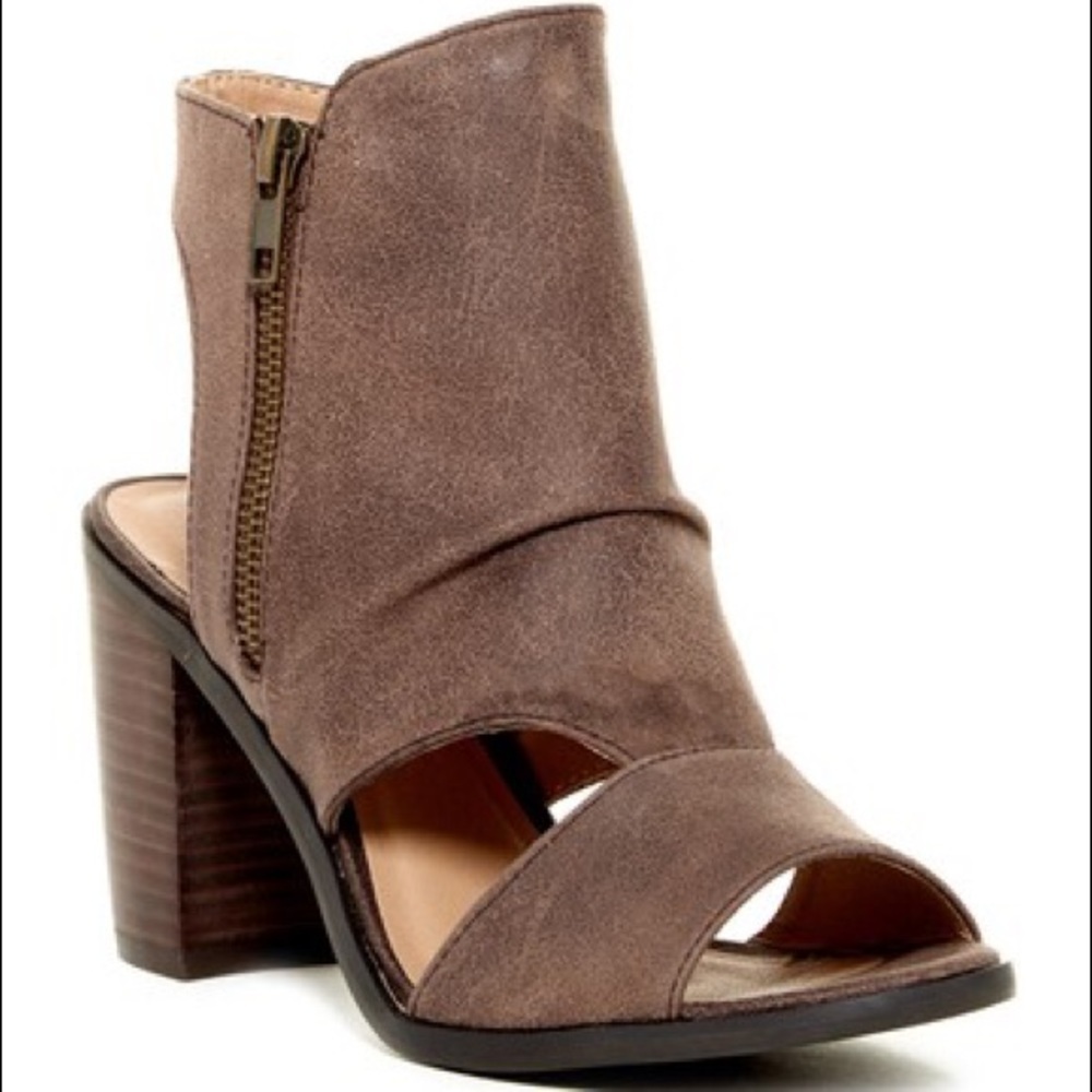 MUST GO Rebels Angie Cutout Bootie Mocha